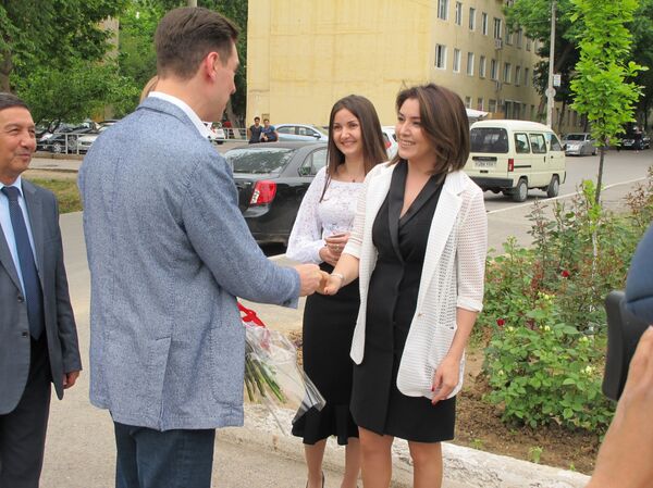 Актер Дмитрий Дюжев, режиссер Мухлиса Азизова и актриса Рано Шадиева - Sputnik Узбекистан