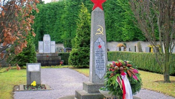 Мемориал советскому солдату на центральном кладбище в вене - Sputnik Ўзбекистон