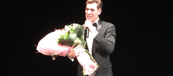 Дмитрий Дюжев сыграл моноспектакль Евгений Онегин в Ташкенте - Sputnik Узбекистан