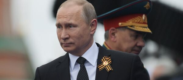 Prezident RF V.Putin i premyer-ministr RF D.Medvedev na voyennom parade v chest 72-y godovshini Pobedi v VOV - Sputnik O‘zbekiston