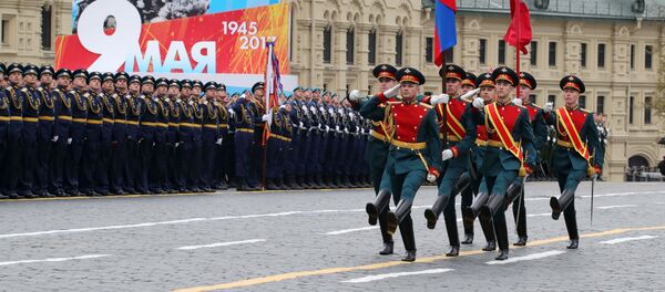 Военнослужащие во время военного парада в Москве, посвящённого 72-й годовщине Победы в Великой Отечественной войне 1941-1945 годов Военнослужащие во время военного парада в Москве, посвящённого 72-й годовщине Победы в Великой Отечественной войне 1941-1945 годов - Sputnik Ўзбекистон