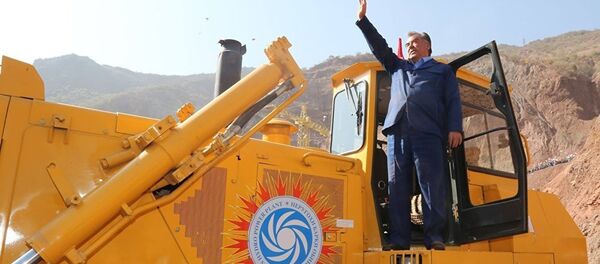 Эмомали Рахмон на строительной площадке Рогунской ГЭС - Sputnik Ўзбекистон