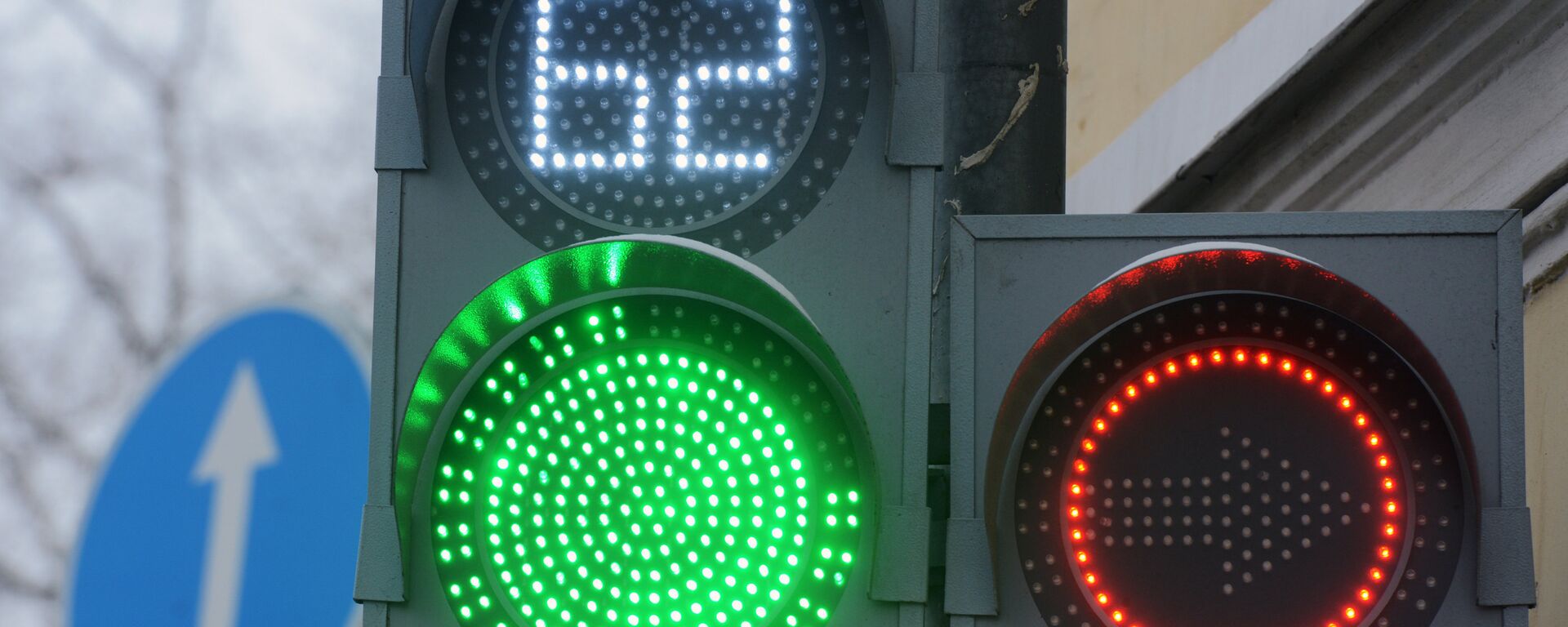 Svetofor s obratnim kolsevim otschetom - Sputnik O‘zbekiston, 1920, 13.04.2026