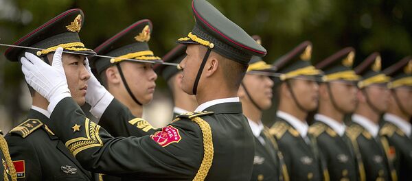 Пекин форумида олий мартабали меҳмонларни кутиб олаётган фахрий қоровул - Sputnik Ўзбекистон