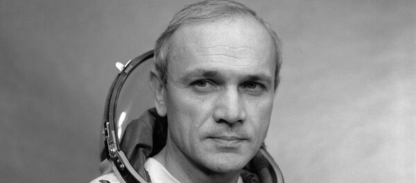 Lotchik-kosmonavt V. Djanibekov Lotchik-kosmonavt V. Djanibekov - Sputnik O‘zbekiston