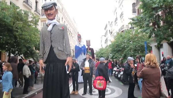 СПУТНИК_Традиционное шествие гигантских кукол в Мадриде - Sputnik Узбекистан