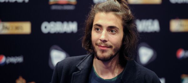 Победитель конкурса Евровидение-2017 португалец Сальвадор Собрал - Sputnik Узбекистан