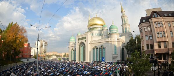 Москва жомеъ масжидида Қурбон Ҳайит Москва жомеъ масжидида Қурбон Ҳайит - Sputnik Ўзбекистон