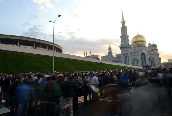 Moskva jome’ masjidida Qurbon Hayit - Sputnik O‘zbekiston