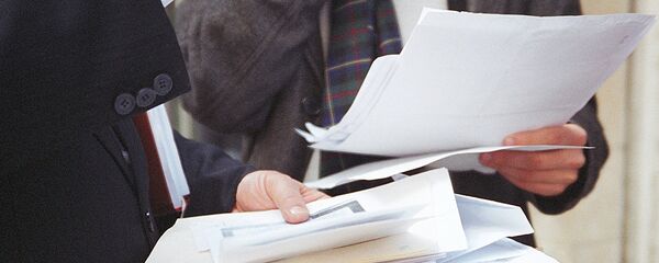 Документы в руках Документы в руках - Sputnik Ўзбекистон