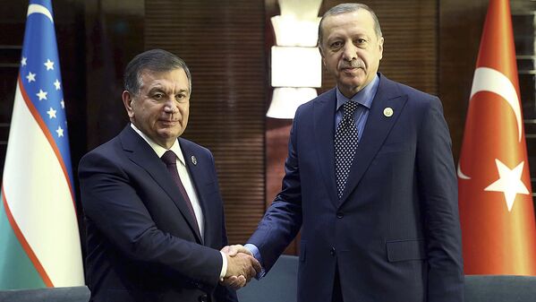 Президент Турции Реджеп Тайип Эрдоган (справа) и президент Узбекистана Шавкат Мирзиёев - Sputnik Узбекистан