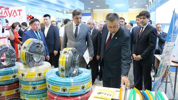 Первая выставка товаропроизводителей города Ташкента прошла на минувшей неделе в казахстанском Шымкенте - Sputnik Узбекистан
