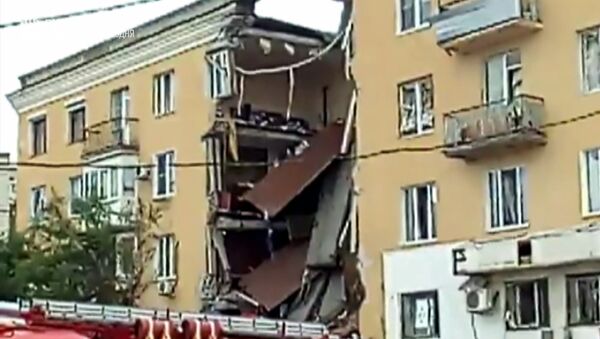 Взрыв обрушил перекрытия четырехэтажного дома в Волгограде - Sputnik Узбекистан