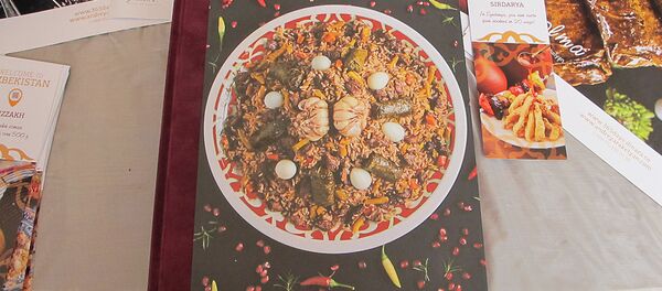 Повар готовит в тандыре 25 блюд - Sputnik Узбекистан