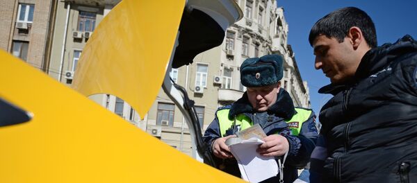 Рейд ГИБДД против нелегальных таксистов Рейд ГИБДД против нелегальных таксистов - Sputnik Ўзбекистон