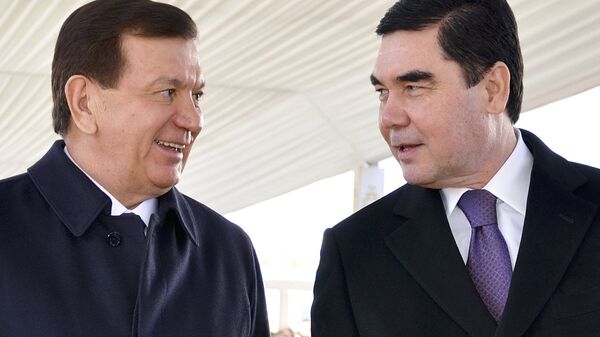 Президент Туркменистана Гурбангулы Бердымухамедов и президент Узбекистана  Шавкат Мирзиёев - Sputnik Узбекистан