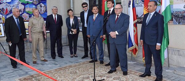 Фотовыставка, посвященная 25-летию ОДКБ, прошла в РЦНК в Ташкенте - Sputnik Узбекистан