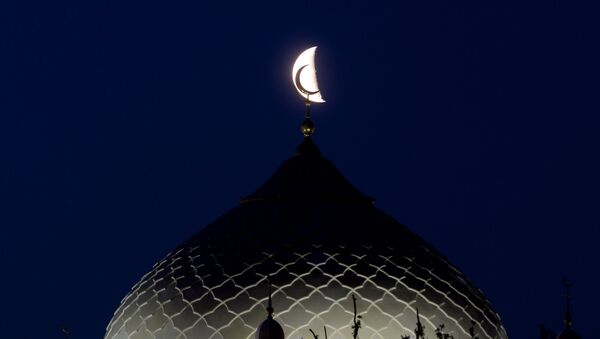 Соборная Ак-мечеть (Белая мечеть) во время праздника Изге Болгар Жыены, посвященного Дню официального принятия ислама Волжской Булгарией, в городе Болгаре. - Sputnik Узбекистан