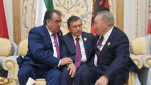 Эмомали Рахмон, Шавкат Мириёев и Нурсултан Назарбаев на саммите - Sputnik Узбекистан