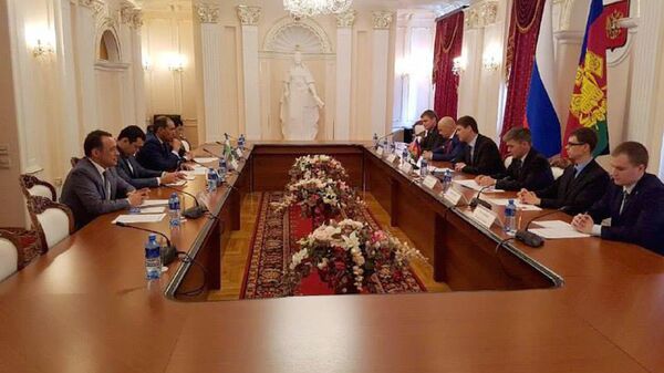 Узбекская делегация в составе ответственных работников Агентства по вопросам внешней трудовой миграции при Министерстве труда Республики Узбекистан и дипломатов Посольства Республики Узбекистан в Краснодарском крае Узбекская делегация в составе ответственных работников Агентства по вопросам внешней трудовой миграции при Министерстве труда Республики Узбекистан и дипломатов Посольства Республики Узбекистан в Краснодарском крае - Sputnik Узбекистан