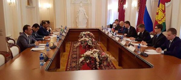 Узбекская делегация в составе ответственных работников Агентства по вопросам внешней трудовой миграции при Министерстве труда Республики Узбекистан и дипломатов Посольства Республики Узбекистан в Краснодарском крае Узбекская делегация в составе ответственных работников Агентства по вопросам внешней трудовой миграции при Министерстве труда Республики Узбекистан и дипломатов Посольства Республики Узбекистан в Краснодарском крае - Sputnik Ўзбекистон