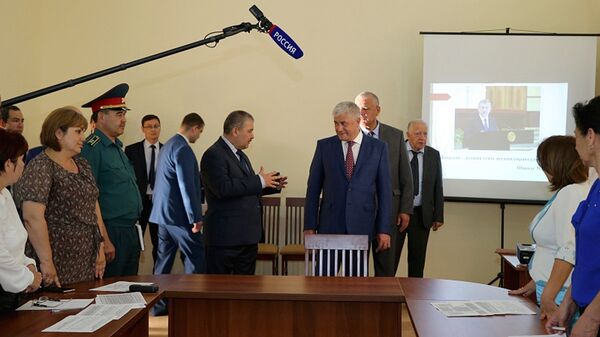 В Самарканде Владимир Колокольцев посетил опорный пункт органов внутренних дел Республики Узбекистан - Sputnik Узбекистан