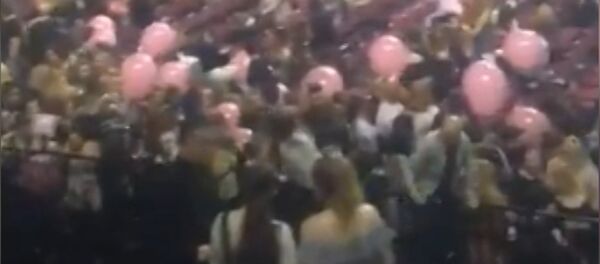 СПУТНИК_Момент взрыва и первые минуты после теракта на Манчестер Арене - Sputnik Узбекистан