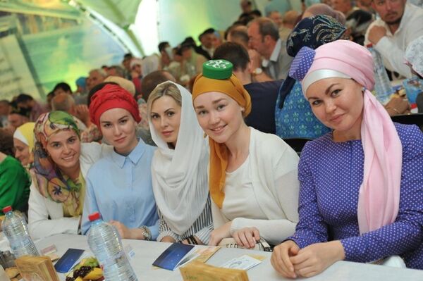 Шатер Рамадана в Москве 2016 Шатер Рамадана в Москве 2016 - Sputnik Ўзбекистон