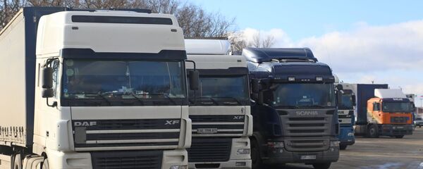 Грузовики на границе - Sputnik Ўзбекистон