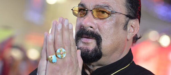 Американский актер Стивен Сигал Американский актер Стивен Сигал - Sputnik Ўзбекистон