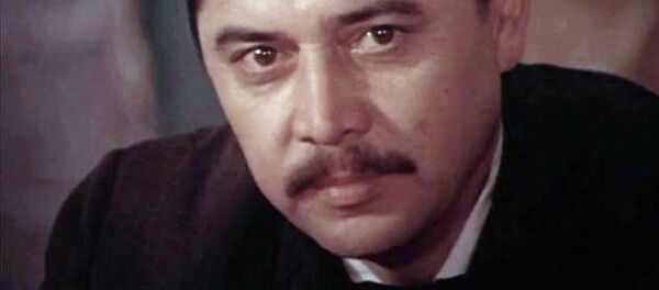 Ульмас Алиходжаев в сериале «Огненные дороги» - Sputnik Узбекистан