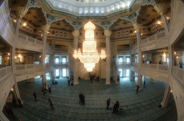 Открытие после реконструкции главной мечети Москвы - Sputnik Узбекистан
