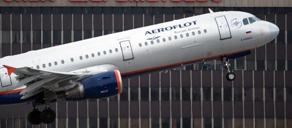 Самолет Airbus A321 авиакомпании Аэрофлот совершает взлет - Sputnik Узбекистан