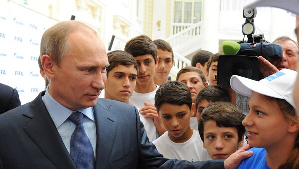 В.Путин встретился с главами Газпрома и ФИФА - Sputnik Узбекистан