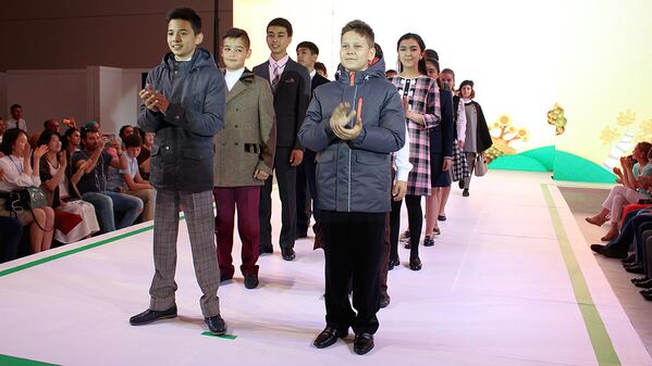 Фестиваль детской моды Болажонлар — Ширинтойлар во Дворце творчества молодежи - Sputnik Узбекистан