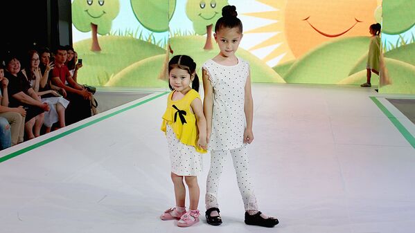 Фестиваль детской моды Болажонлар — Ширинтойлар во Дворце творчества молодежи - Sputnik Узбекистан