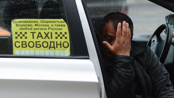 C 1 июня вступил в силу запрет на работу для водителей, не имеющих российских прав - Sputnik Ўзбекистон