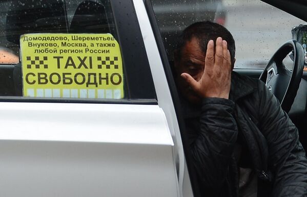 C 1 июня вступил в силу запрет на работу для водителей, не имеющих российских прав - Sputnik Узбекистан