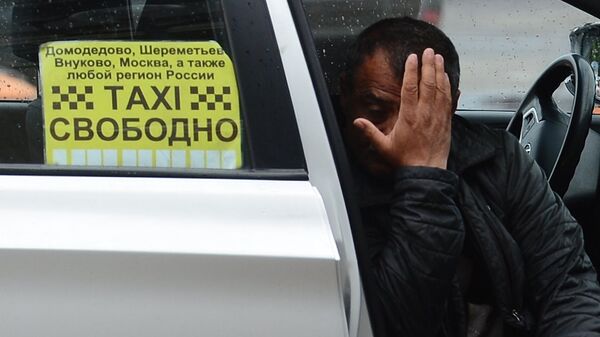 C 1 июня вступил в силу запрет на работу для водителей, не имеющих российских прав - Sputnik Ўзбекистон