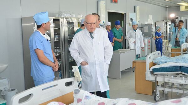 Академик Лео Бокерия прибыл в Узбекистан - Sputnik Узбекистан