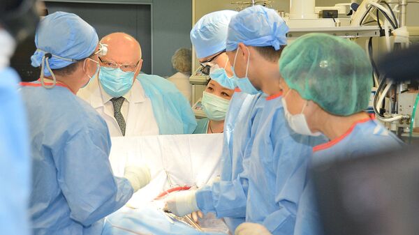 Академик Лео Бокерия прибыл в Узбекистан - Sputnik Узбекистан