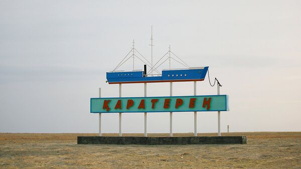 Дорожный знак у Каратерена - Sputnik Узбекистан