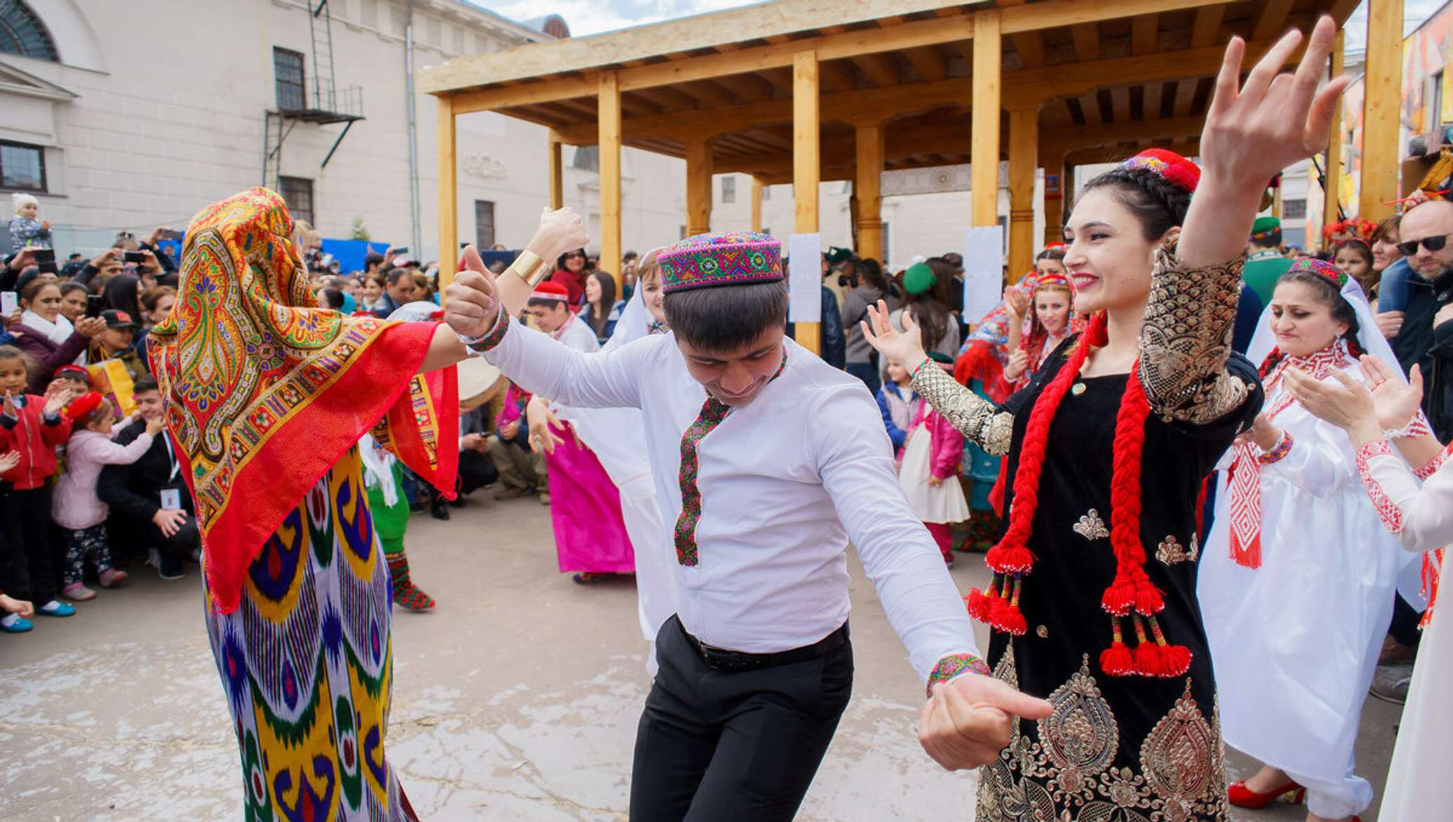 Таджикский понимаешь таджикский. Традиции памирцев Таджикистане. Таджикистан свадьба традиции. Абдулатиф Нуриддинов. Свадебные традиции Таджикистана.