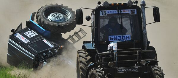 Гонки на тракторах Бизон-Трек-Шоу в Ростовской области - Sputnik Узбекистан