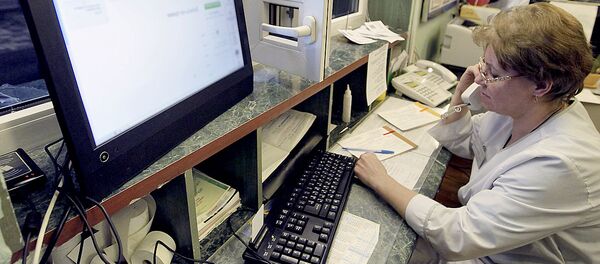 Сотрудник регистратуры в поликлинике - Sputnik Узбекистан