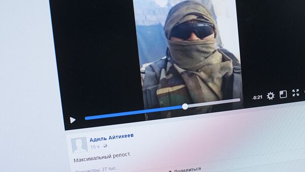 Видео, снятое кыргызстанцем, предположительно, в Сирии. Фото со страницы Facebook пользователя Адиля Айтикеева - Sputnik Узбекистан