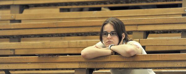 Студентка в аудитории Вуза Студентка в аудитории Вуза - Sputnik Ўзбекистон