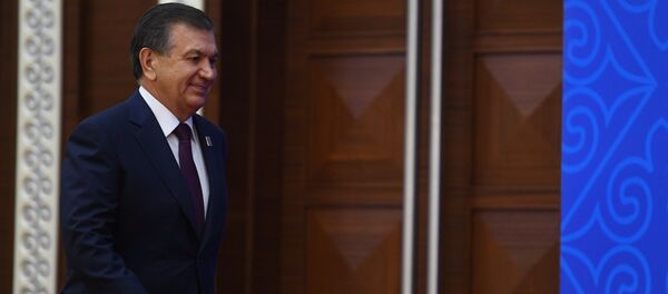 Президент Узбекистана Шавкат Мирзиеев перед заседанием совета глав государств - членов Шанхайской организации сотрудничества (ШОС) Президент Узбекистана Шавкат Мирзиеев перед заседанием совета глав государств - членов Шанхайской организации сотрудничества (ШОС) - Sputnik Ўзбекистон