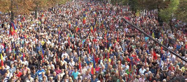 Многотысячные протесты проходят в Кишиневе - Sputnik Узбекистан