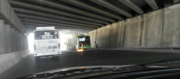 Горящий рейс: в Ташкенте снова загорелся автобус - Sputnik Узбекистан